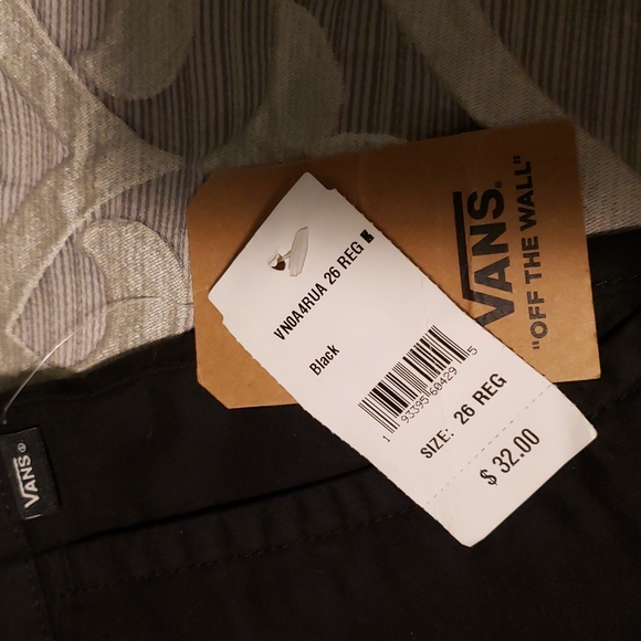 Brand new boys Vans shorts - Picture 4 of 4